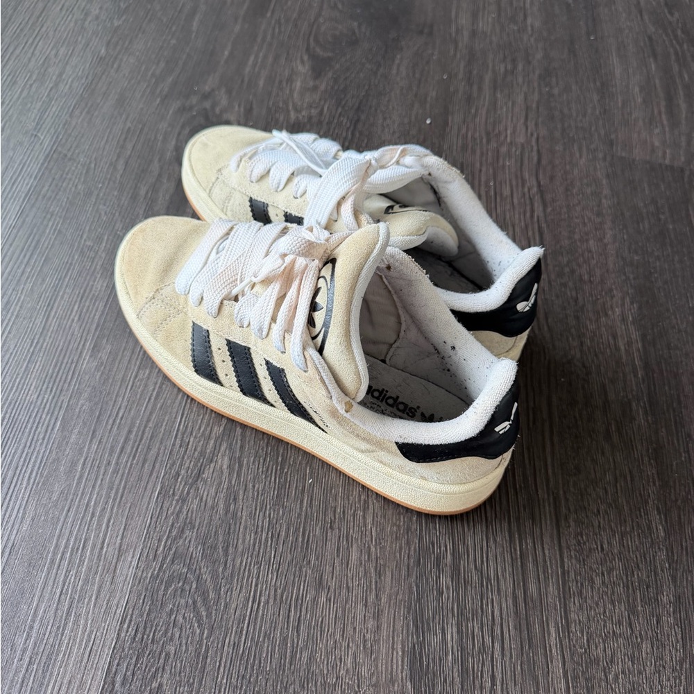 Well worn womens sneakers - Picture 1 of 6